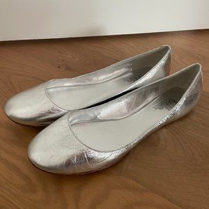 BELLE by Sigerson Morrison - Silver Ballet Flats - Size 9.5